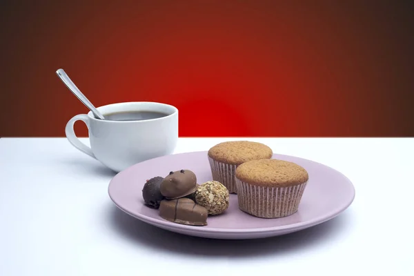 Tasse Kaffee mit Schokolade — Stockfoto
