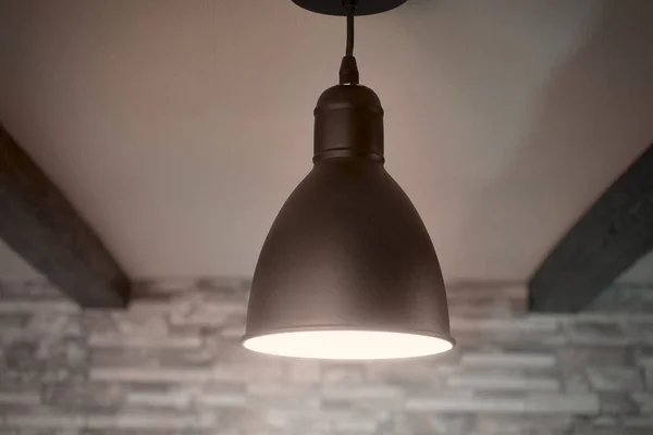 Черные лампы в стиле лофта — стоковое фото