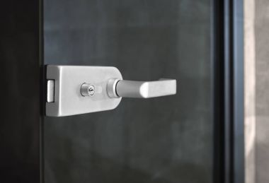 Modern, çağdaş saten sapı ve anahtar deliği detayı