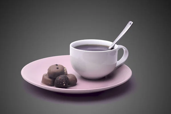 Una taza de café y chocolates — Foto de Stock