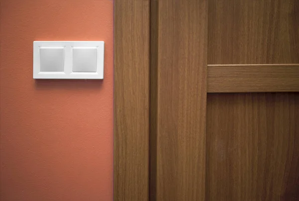 Switch next to the doorway — Stock Photo, Image