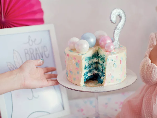 "Chlapec nebo dívka "dort a různé pochoutky pro pohlaví odhalit party — Stock fotografie