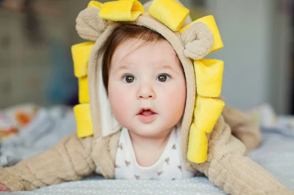 Bayi Laki Laki Lucu Dengan Kostum Singa Yang Lucu — Stok Foto