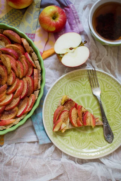 Homemade Delicious Fresh Baked Apple Pie Cup Tea Raw Apples — Stock Photo, Image