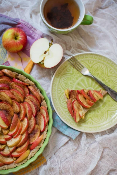 Homemade Delicious Fresh Baked Apple Pie Cup Tea Raw Apples — Stock Photo, Image
