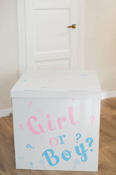 Caixa Grande Branca Com Texto Menina Menino Balões Rosa Azul — Fotografia de Stock