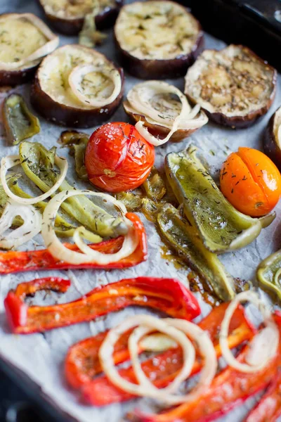 Tray Baked Eggplant Tomatoes Onion Pepper Herbs — Stock Photo, Image