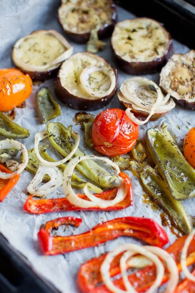 Tray Baked Eggplant Tomatoes Onion Pepper Herbs — Stock Photo, Image