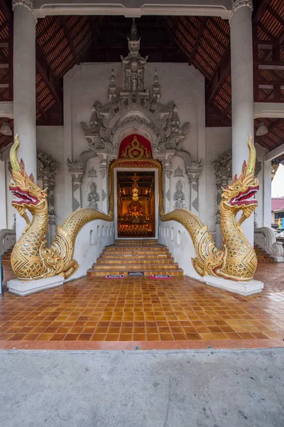 Wat Chedi Luang, a antiga cidade de Chiang Mai, Tailândia — Fotografia de Stock