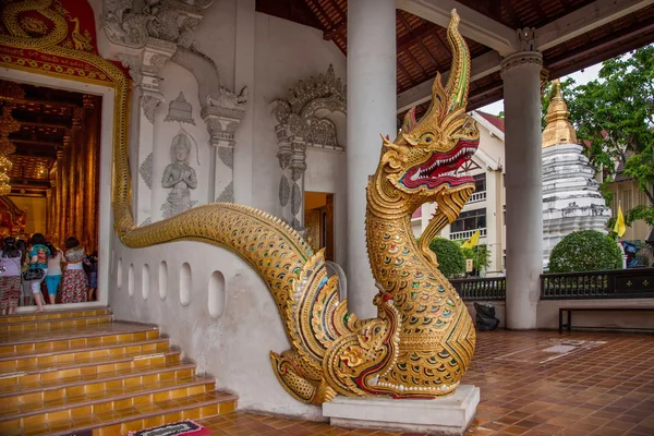 Wat Chedi Luang, a antiga cidade de Chiang Mai, Tailândia — Fotografia de Stock