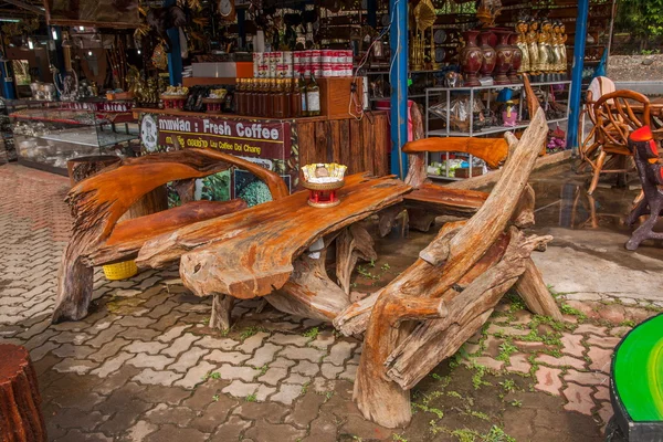 De commerciële straat boom Taibei Chiang Rai Inn warmwaterbronnen wortels cafés — Stockfoto