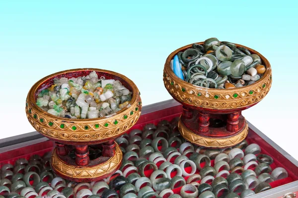 Commerciale Via dei gioielli originali in pietra di giada — Foto Stock
