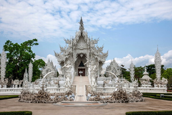 Taibei Chiang Rai White Temple is also known as: Long Kun Temple, Temple of Emmanuel or White Dragon Temple (Wat Rong Khun)