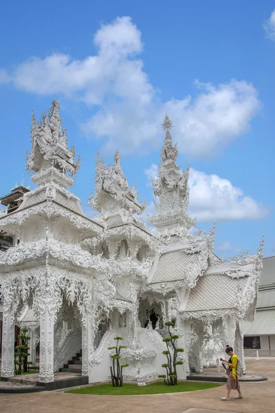 El templo blanco de Taibei Chiang Rai también se conoce como: Templo largo de Kun, templo de Emmanuel o templo blanco del dragón (Wat Rong Khun ) — Foto de Stock