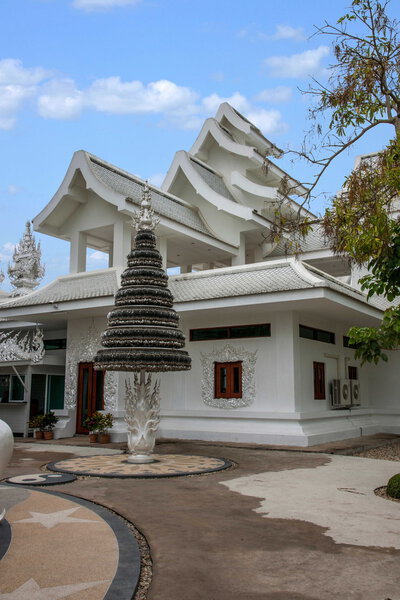 Taibei Chiang Rai White Temple is also known as: Long Kun Temple, Temple of Emmanuel or White Dragon Temple (Wat Rong Khun)