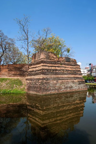 Starożytne mury miasta Chiang Mai, Tajlandia — Zdjęcie stockowe