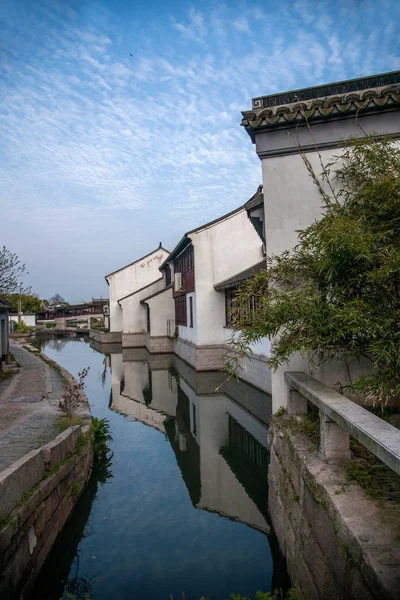 Suzhou City Luzhi stad bruggen mensen — Stockfoto