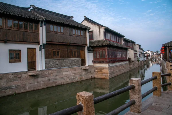 Suzhou City Luzhi stad bruggen mensen — Stockfoto