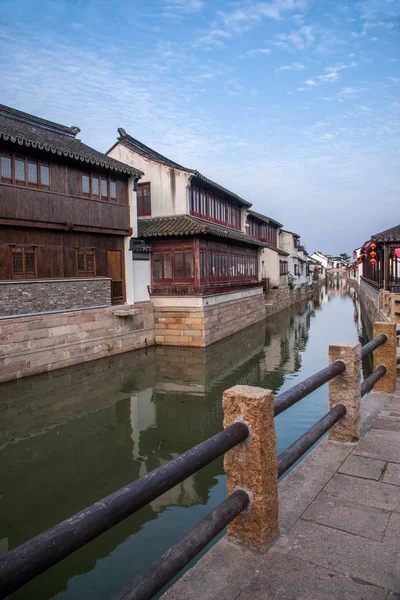 Suzhou City Luzhi town bridges people — Stock Photo, Image
