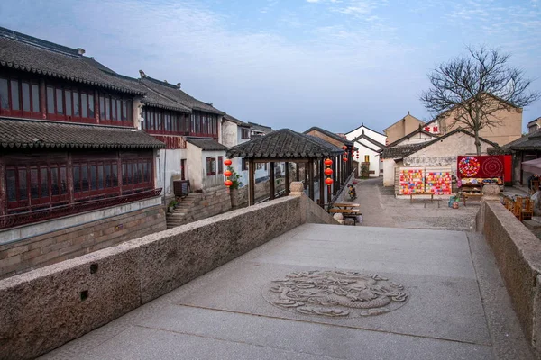 Suzhou City Luzhi town bridges people — Stock Photo, Image