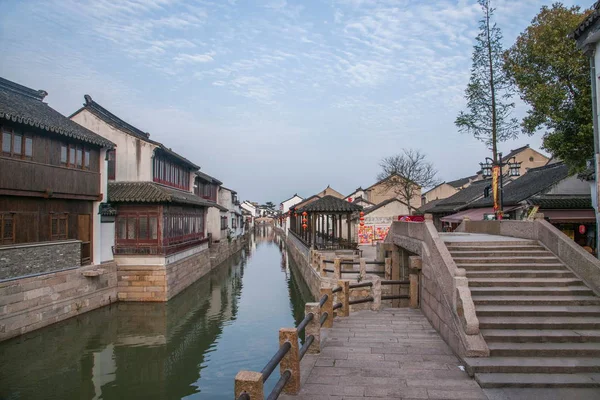 Město Suzhou Město Luzhi mosty lidi — Stock fotografie