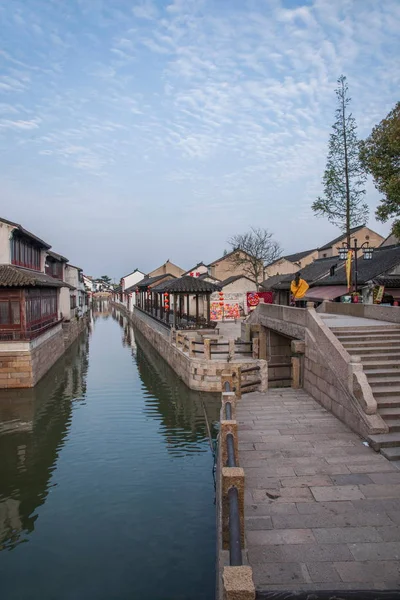 Suzhou City Luzhi stad bruggen mensen — Stockfoto