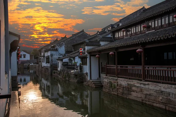 Suzhou City Luzhi stad överbryggar personer — Stockfoto