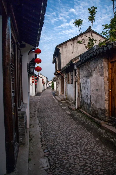 Ciudad de Suzhou Luzhi ciudad puentes personas — Foto de Stock