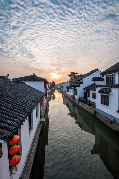 Suzhou City Luzhi stad bruggen mensen — Stockfoto