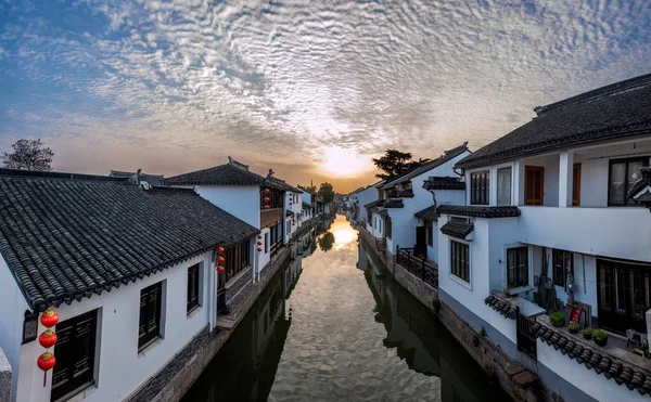 Cidade de Suzhou Luzhi cidade pontes pessoas — Fotografia de Stock