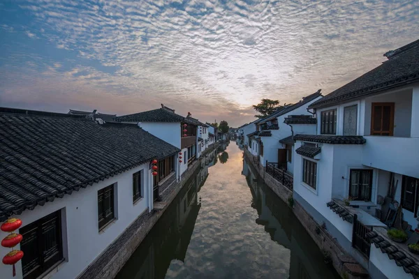 Suzhou City Luzhi stad överbryggar personer — Stockfoto