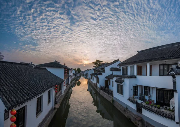 Suzhou City Luzhi stad överbryggar personer — Stockfoto