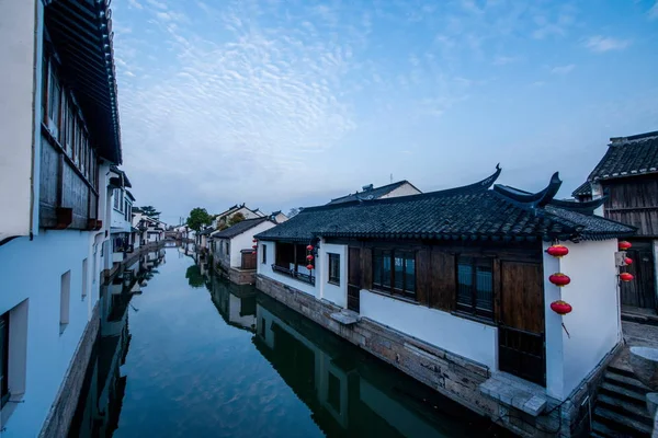 Suzhou City Luzhi stad överbryggar personer — Stockfoto