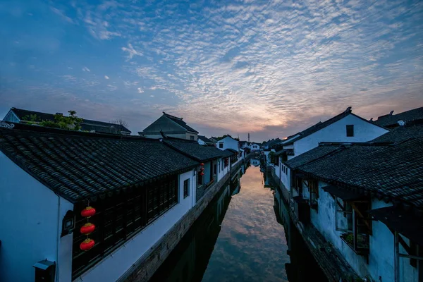 Suzhou City Luzhi stad överbryggar personer — Stockfoto