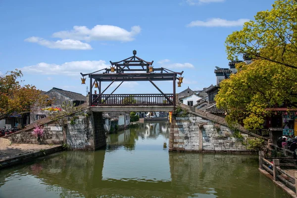 Cidade de Wujiang com a antiga cidade de pequenas pontes pessoas — Fotografia de Stock