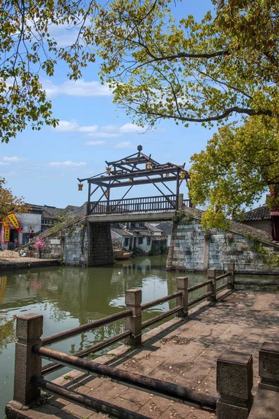 Wujiang stad met de oude stad van kleine bruggen mensen — Stockfoto