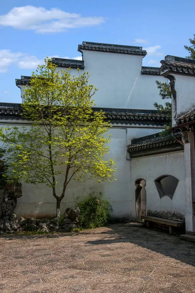 La ville de Wujiang avec l'ancienne ville de Jiayin Church — Photo