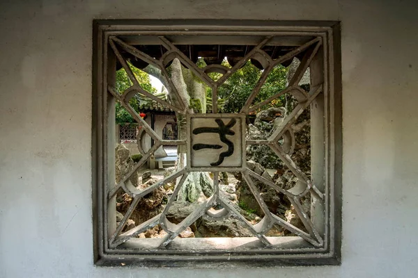 リトリート廊下壁刻まれた彫刻パターンの古代の町で、呉江市 — ストック写真