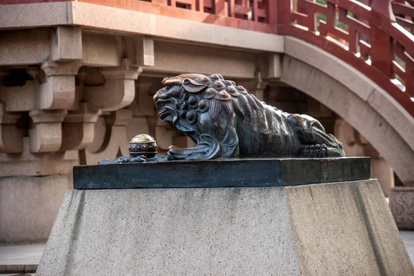 Suzhou Hanshan tempel Puming toren toren baseren vier hoeken van de stad van koperen Leeuw — Stockfoto