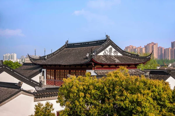 Башня храма Сучжоу Хань Шань Пуми с видом на монастырь — стоковое фото