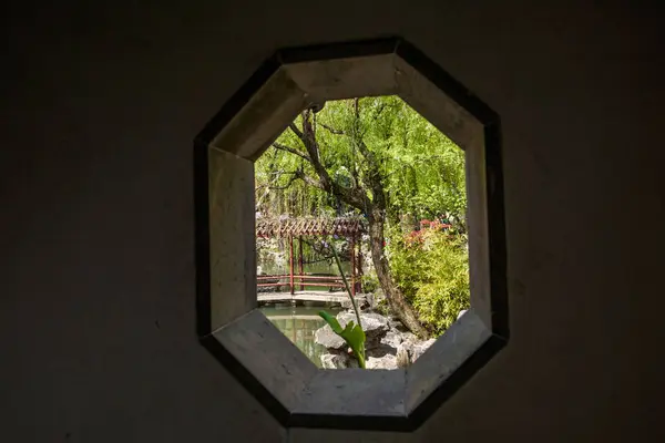 Suzhou construção jardim clássico jardim — Fotografia de Stock