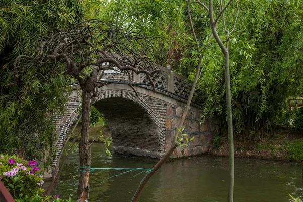 Suzhou Dingyuan Garden Bridge pavilhão de água — Fotografia de Stock