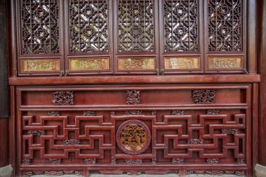 Suzhou Road Park parmaklıklar altında