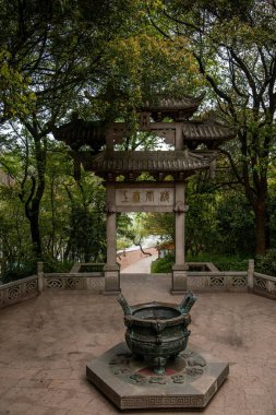 Wuxi Taihu Yuantouzhu Taihu Gölü Xiandao Star Pavilion üçayak sehpa önce