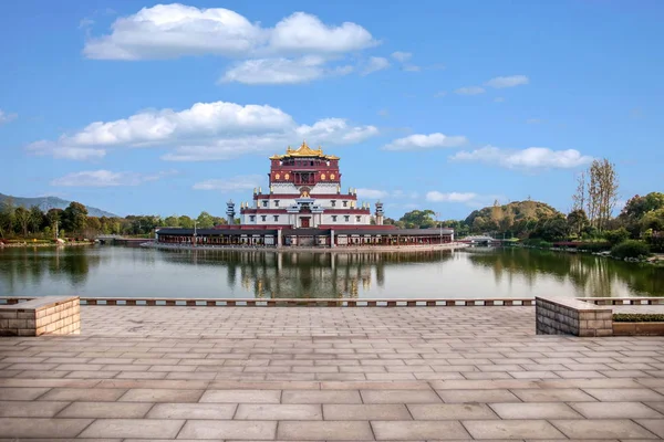 Wuxi Lingshan grote Boeddha natuurgebied vijf Indiase altaar stad — Stockfoto