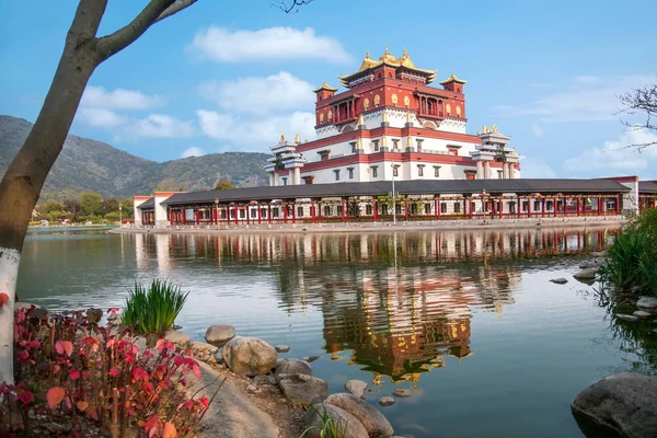 Wuxi Lingshan grote Boeddha natuurgebied vijf Indiase altaar stad — Stockfoto