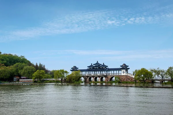 Wuxi Taihu Yuantouzhu Taihu lago será puente inmortal —  Fotos de Stock