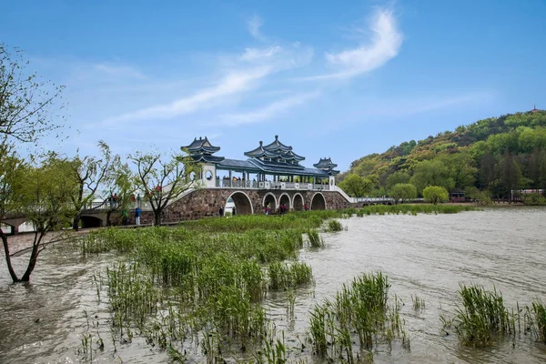 Уси-Тайху-Юаньтоучжу-Тайху станет бессмертным мостом. — стоковое фото