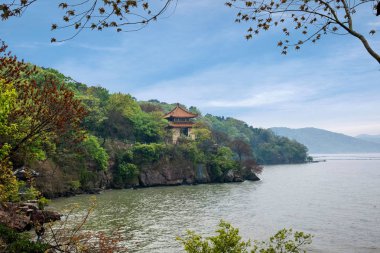 Wuxi Taihu Yuantouzhu Taihu Gölü kıyısında