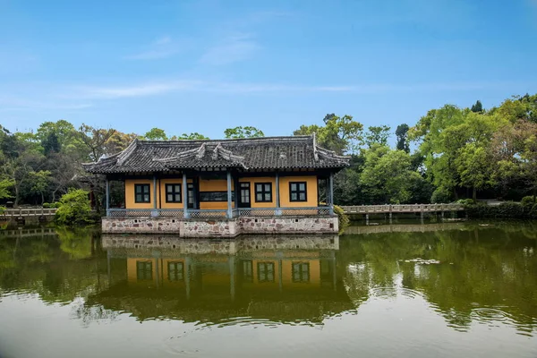 Construction of Yuantouzhu Garden in Taihu Lake, Wuxi — Stock Photo, Image